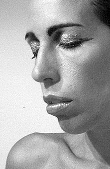 leticia fusilier photographed by ignacio fusilier on deaddrunkdublin.com