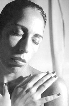 leticia fusilier photographed by ignacio fusilier on deaddrunkdublin.com